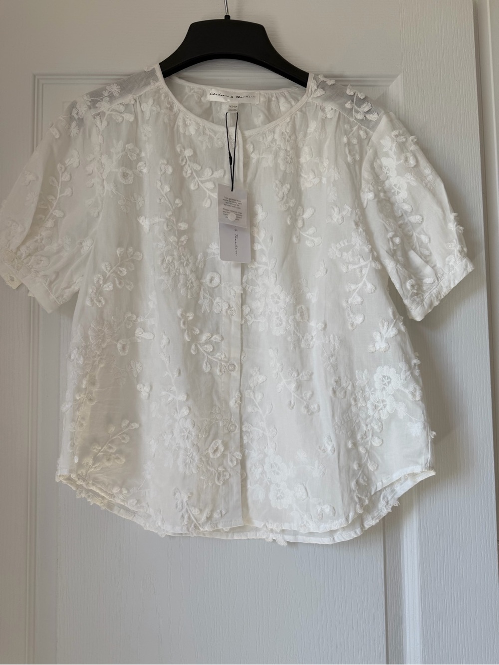 New Chelsea & Theadore Embroidered White Short-Sleeve Women's Top